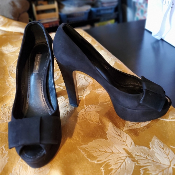 Louis Vuitton Heels - Picture 2 of 9